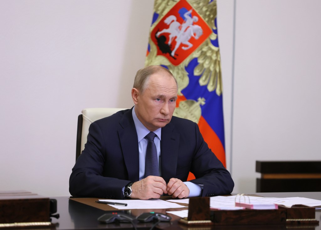 Президент РФ поручил принять меры по стабилизации цен на топливо